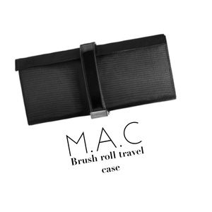 NWT - BRUSH ROLL M·A·C / LARGE